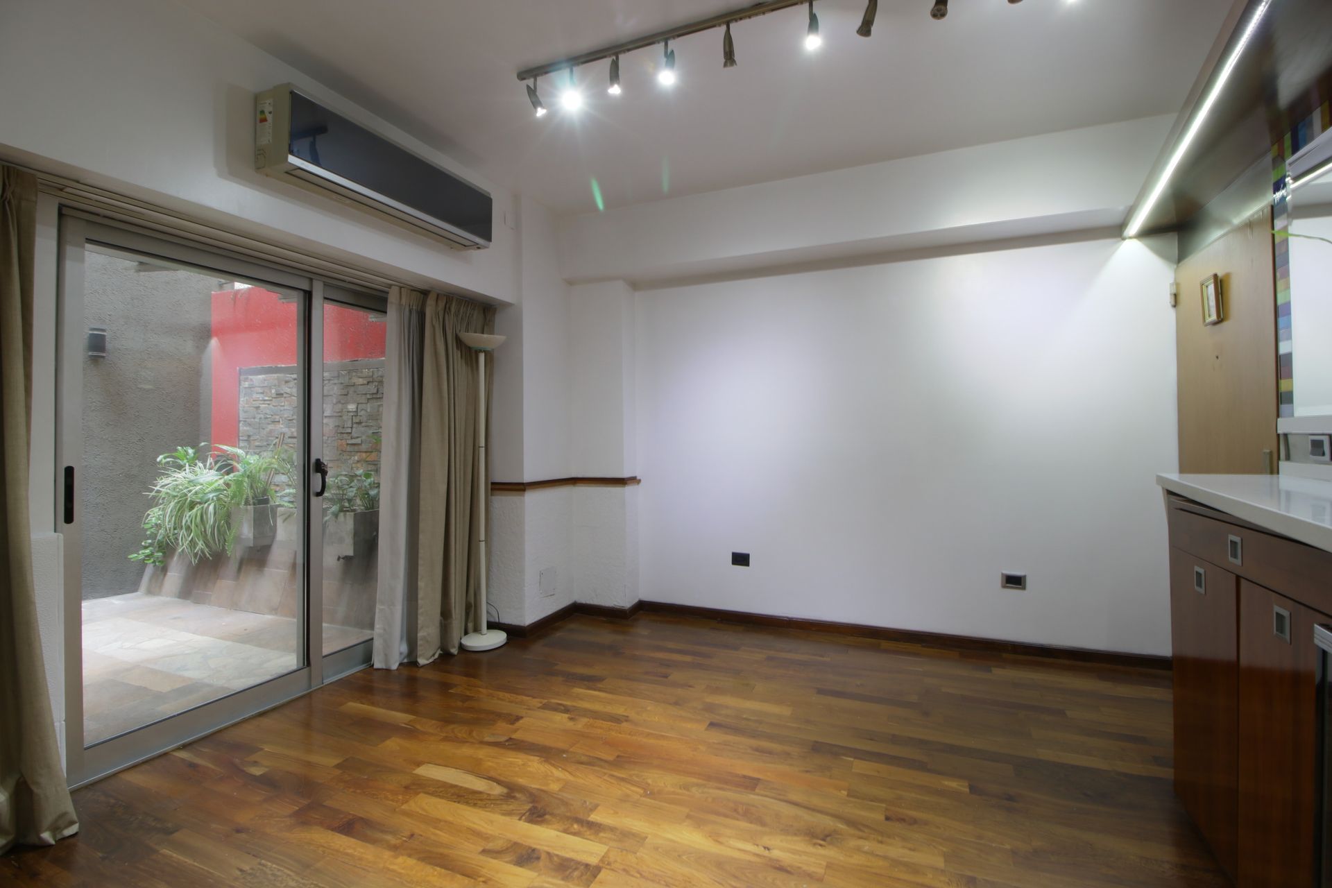 DEPARTAMENTO EN ALQUILER EN RECOLETA P.B. 3 AMBIENTES APTO PROFESIONAL PATIO — foto 2